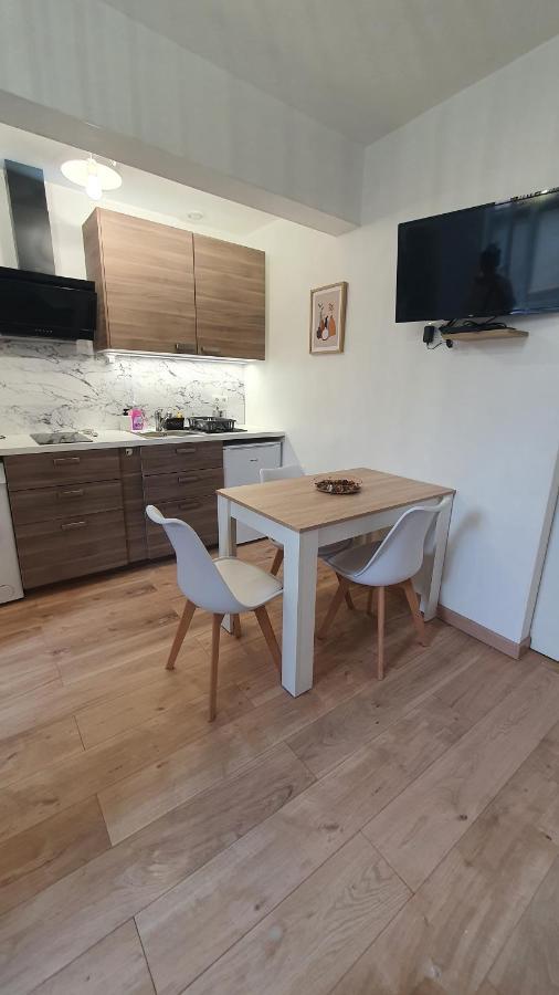 Appartement Cosy Entier, Parking Gratuit Dans La Rue Dijon Eksteriør billede